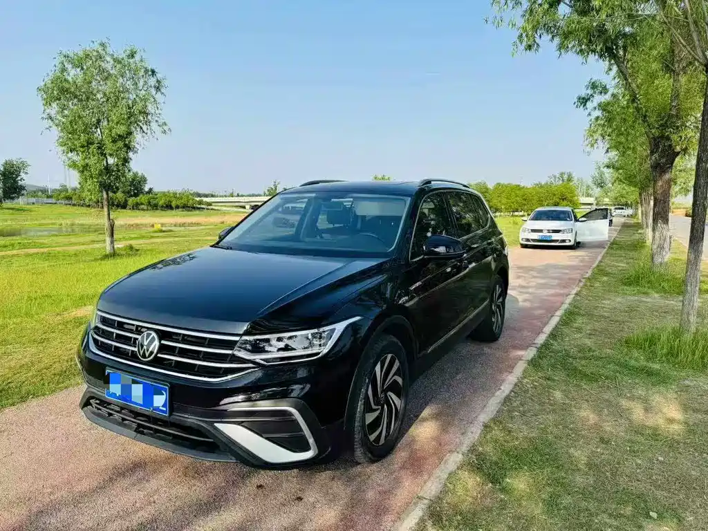 Volkswagen Tiguan L 2022 — фото 1