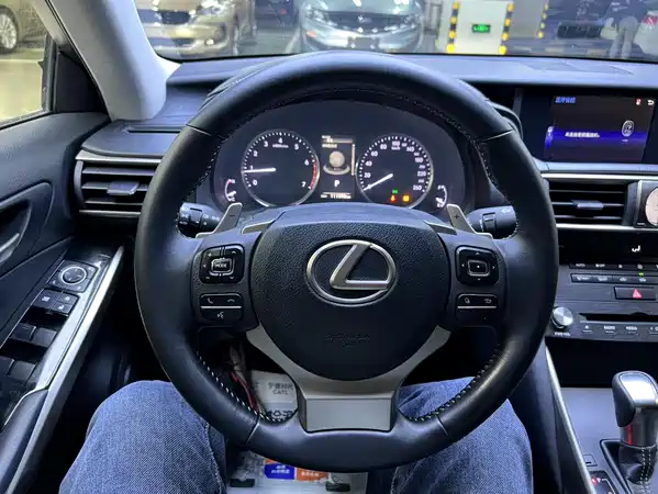 Lexus IS 2017