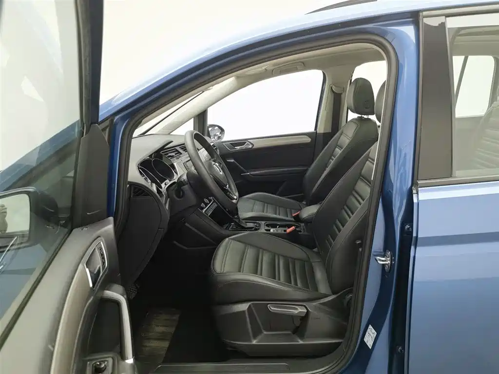 Volkswagen Touran 2020 — фото 10