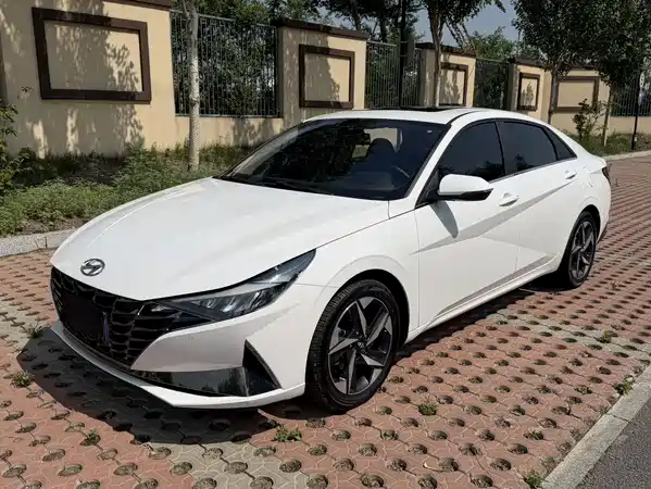 Hyundai Elantra 2022