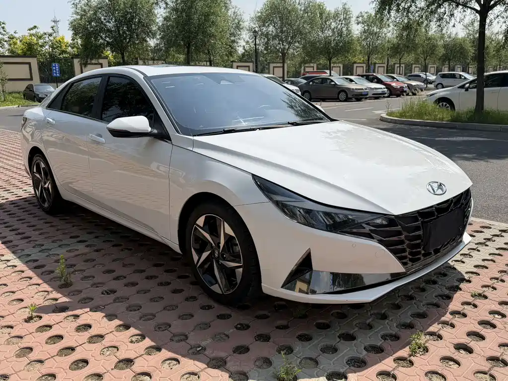 Hyundai Elantra 2022