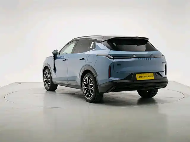 Lynk & Co 08 EM-P 2025
