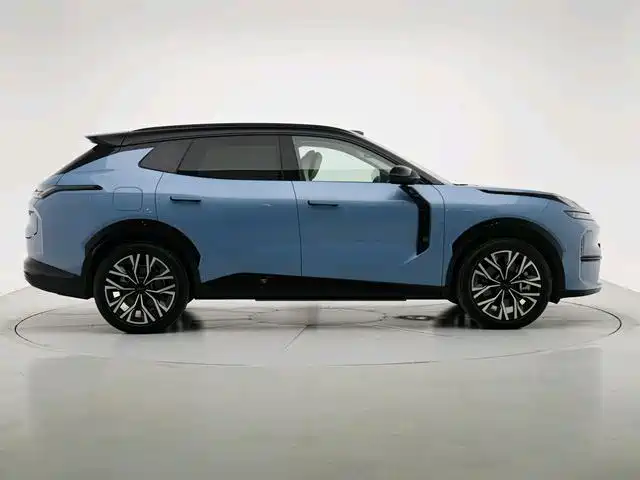 Lynk & Co 08 EM-P 2025