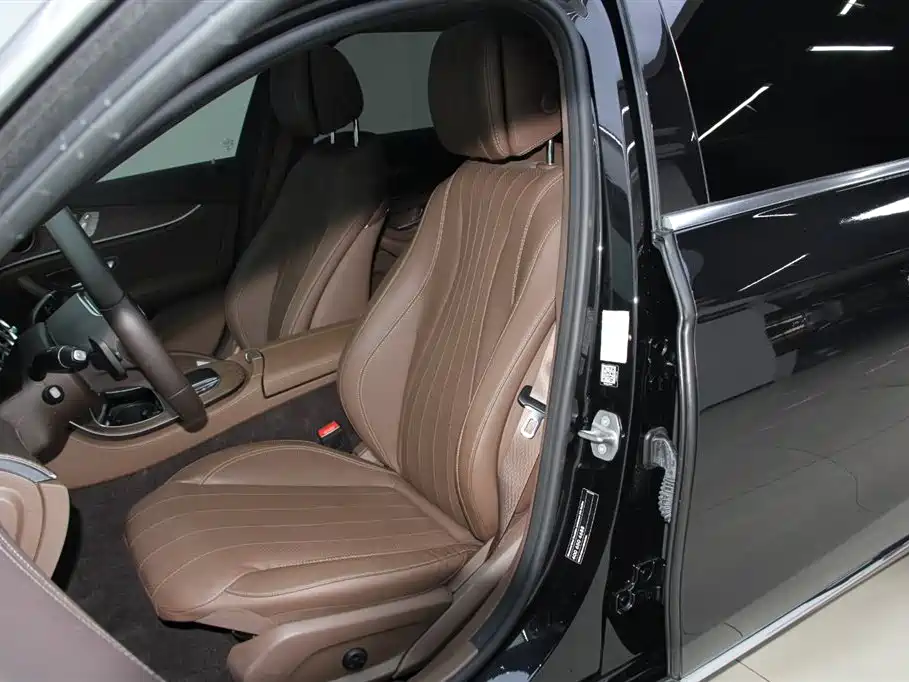 Mercedes-Benz E-Class 2020 — фото 17
