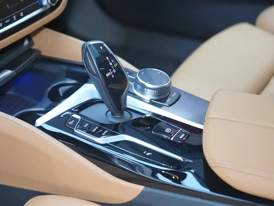 BMW 5 Series 2023 — фото 16