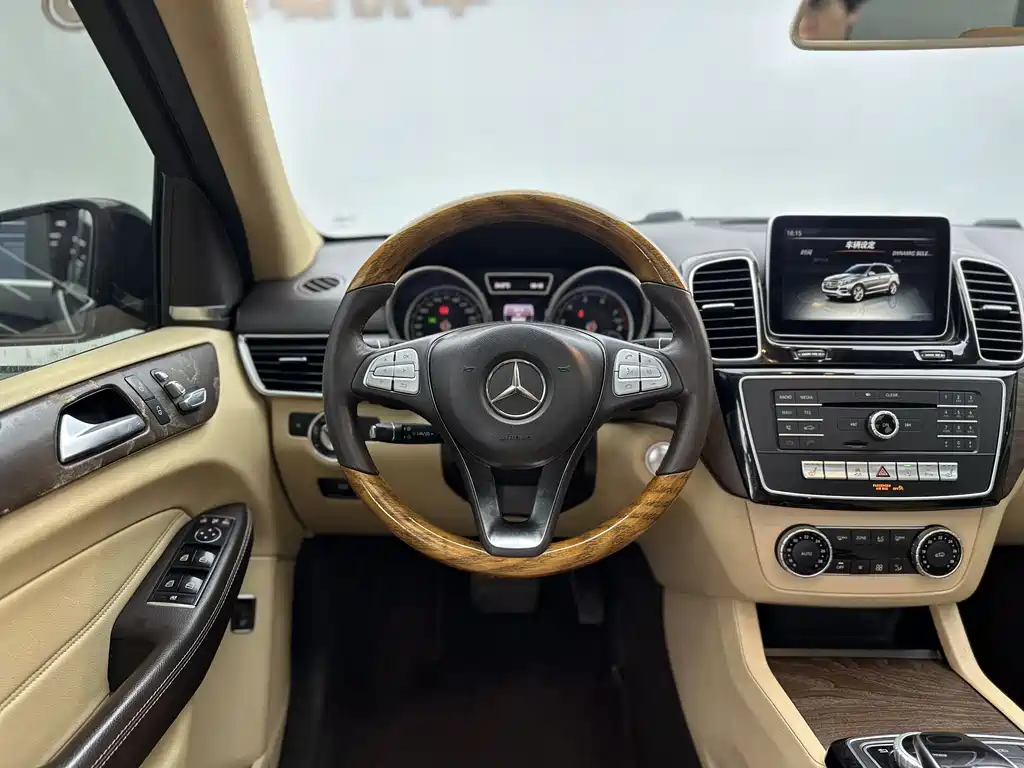 Mercedes-Benz GLE 2015 — фото 12