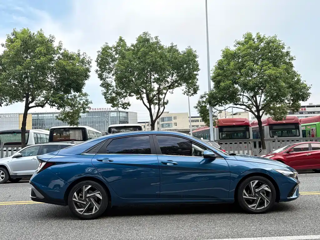 Hyundai Elantra 2024