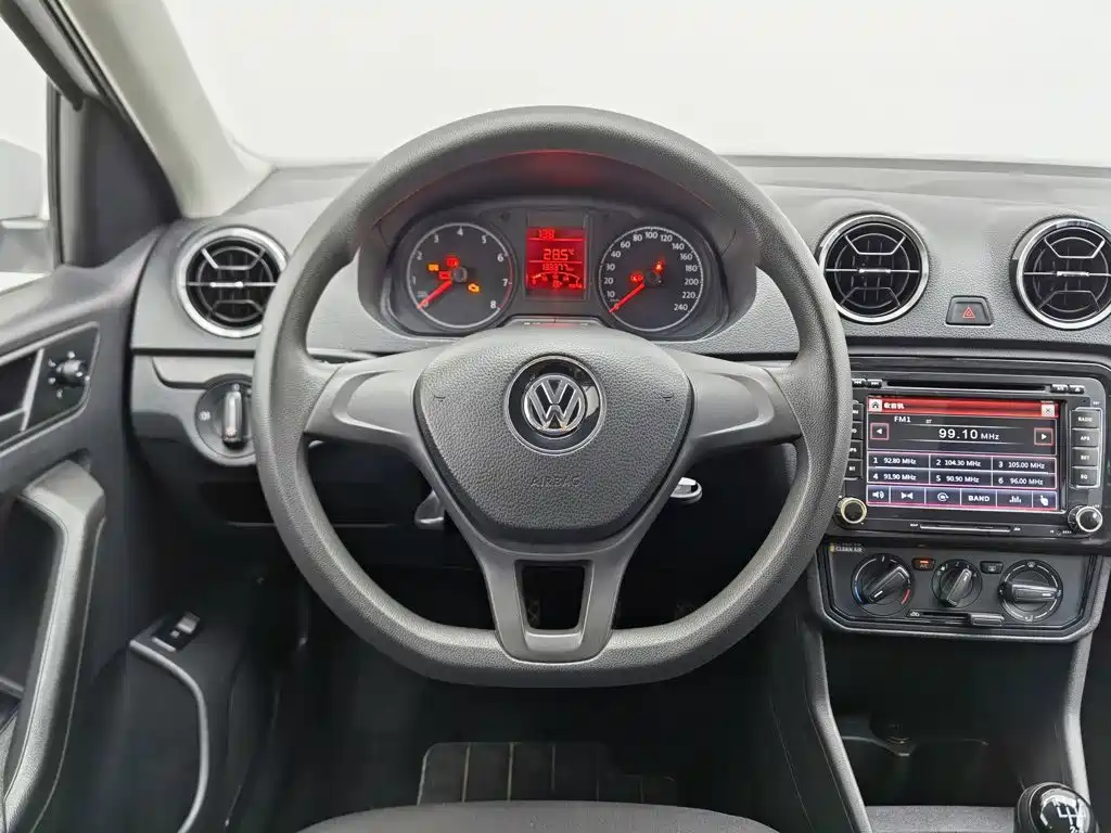 Volkswagen Jetta 2019 — фото 11