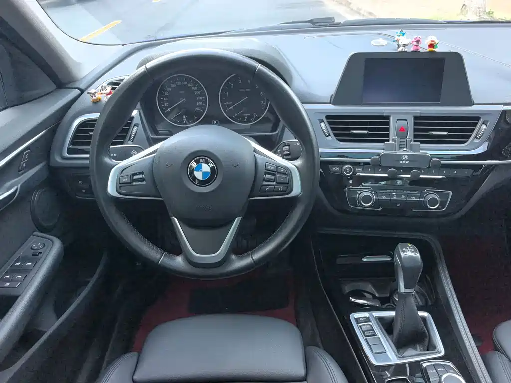 BMW 1 Series 2017 — фото 11