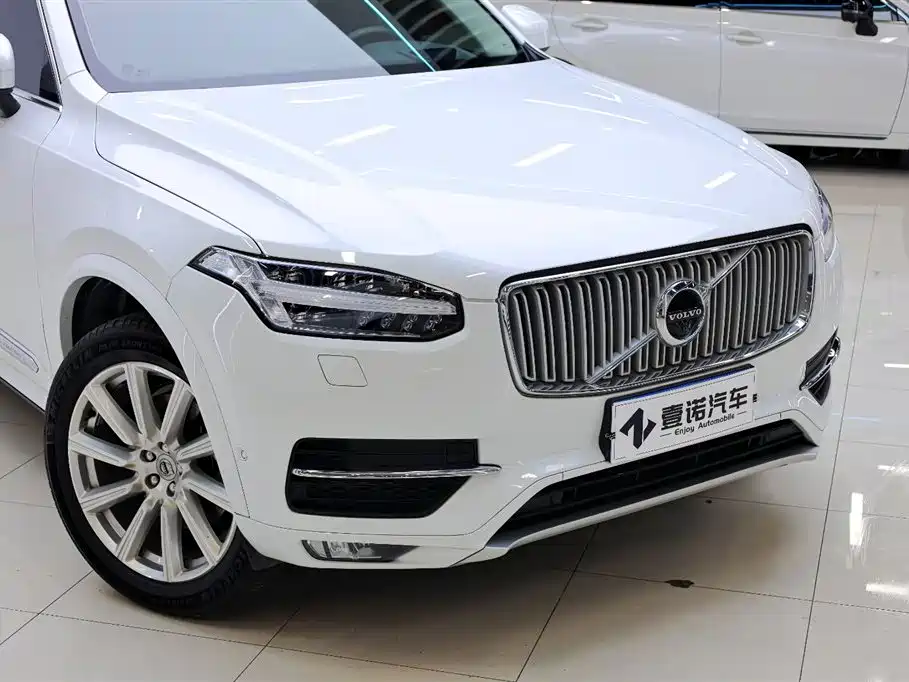 Volvo XC90 2018 — фото 11