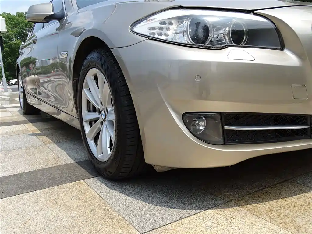 BMW 5 Series 2011 — фото 10