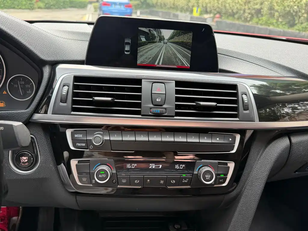 BMW 3 Series 2017 — фото 10