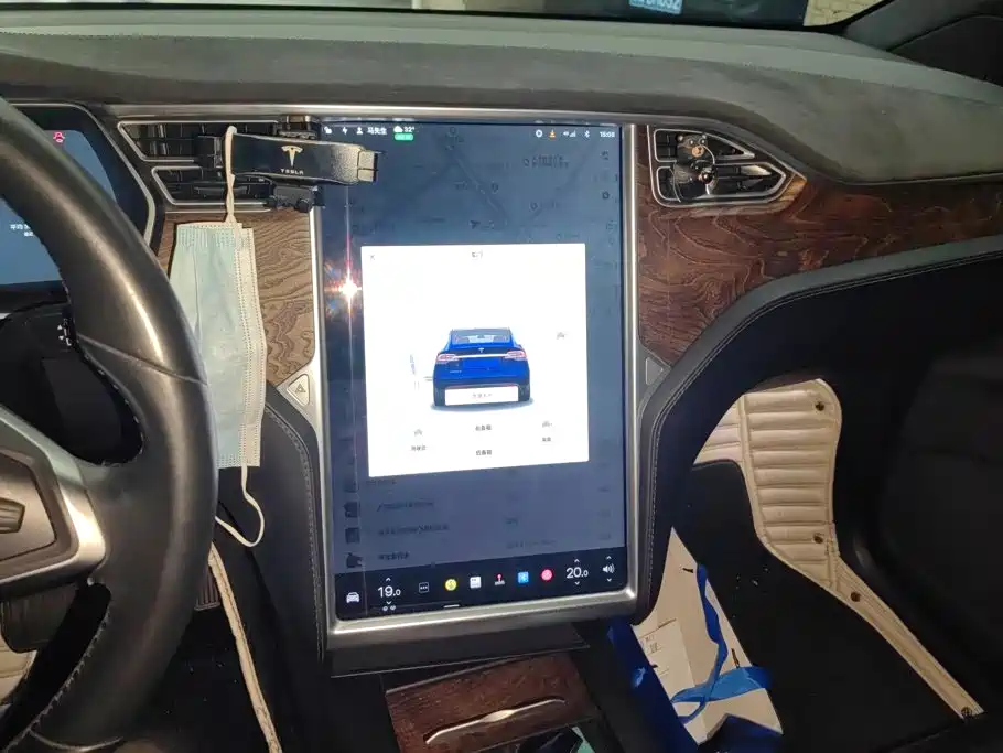 Tesla Model X 2017 — фото 13