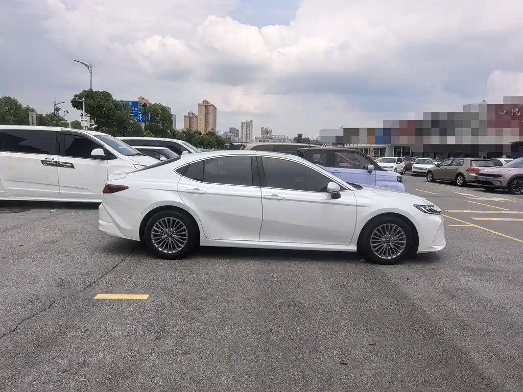 Toyota Camry 2025