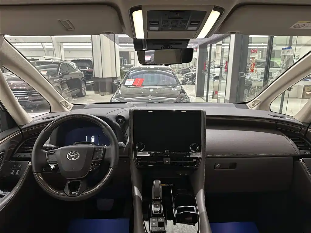 Toyota Alphard 2024 — фото 13