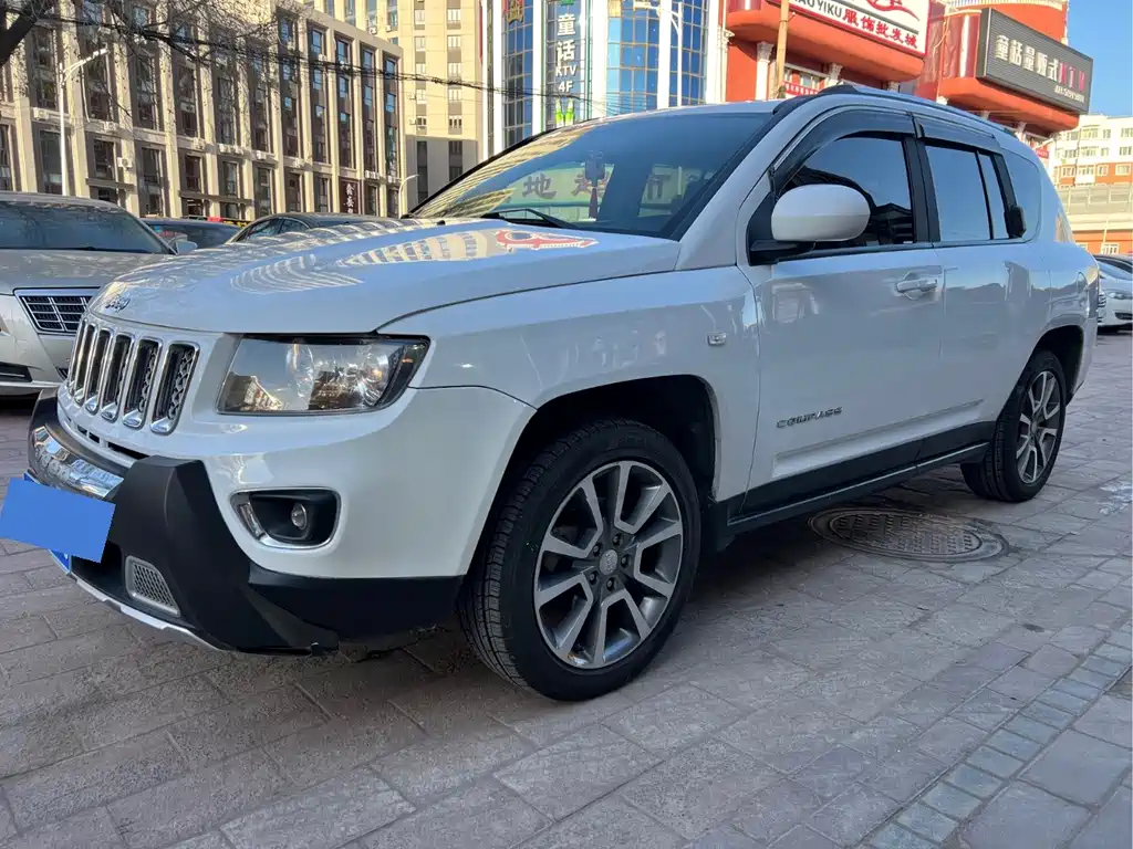Jeep Compass 2015 — фото 1
