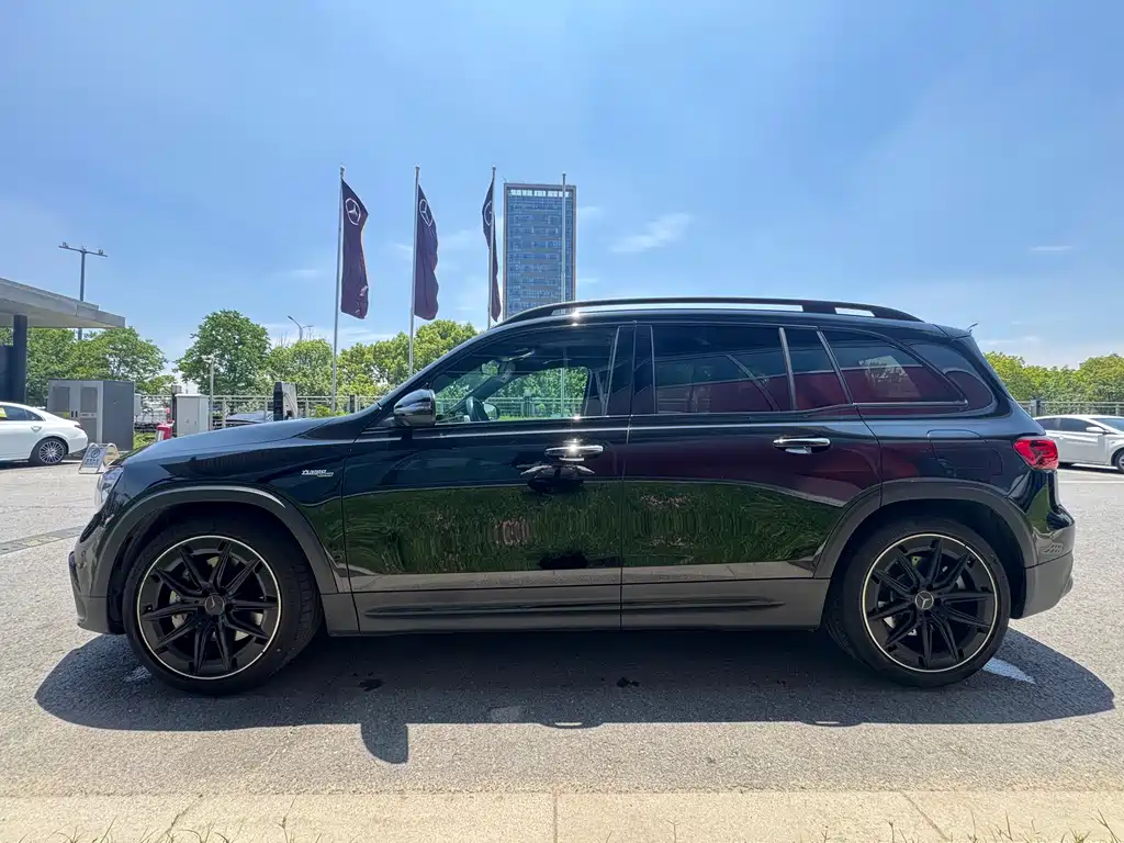 Mercedes-Benz GLB AMG 2025 — фото 11