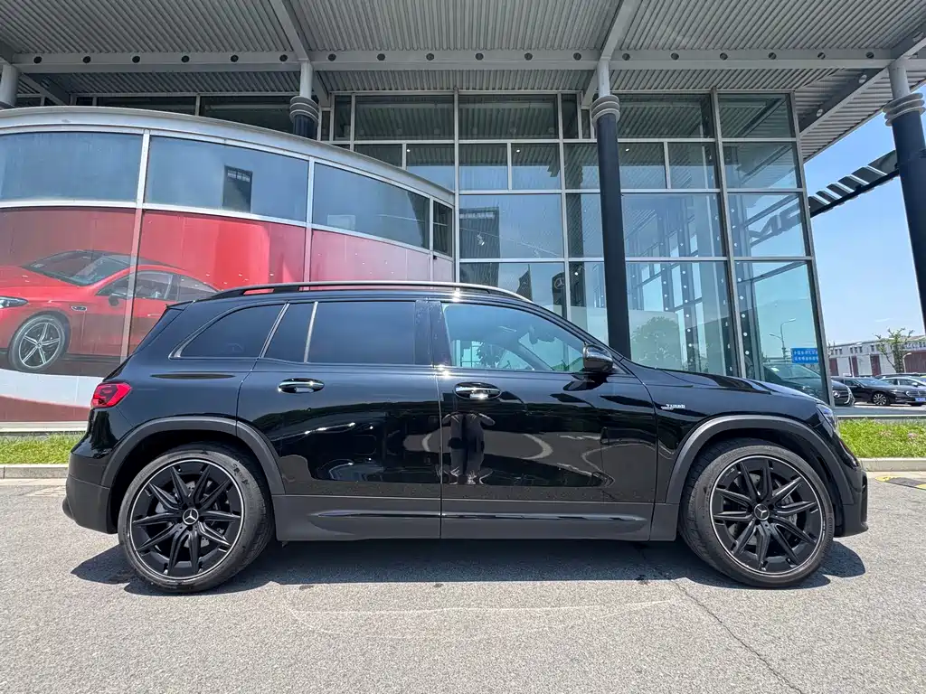 Mercedes-Benz GLB AMG 2025 — фото 12