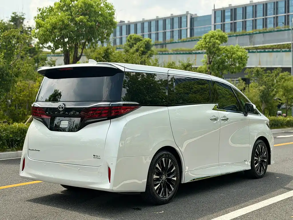 Toyota Alphard 2024 — фото 6