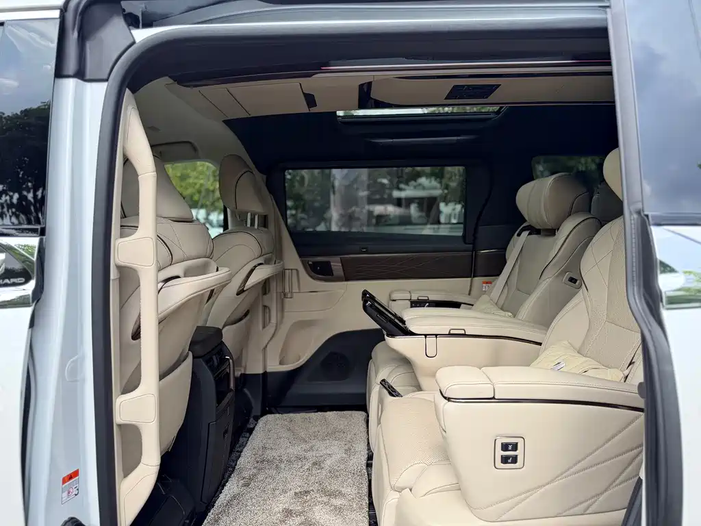 Toyota Alphard 2024 — фото 16