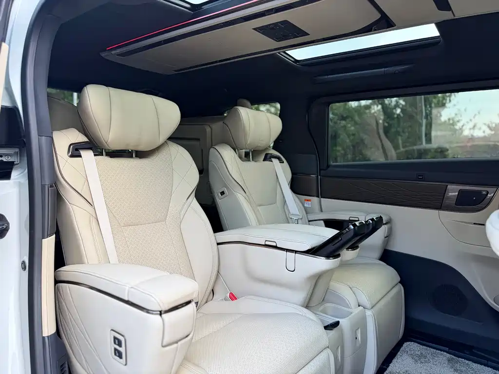 Toyota Alphard 2024 — фото 25