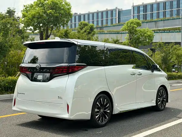 Toyota Alphard 2024