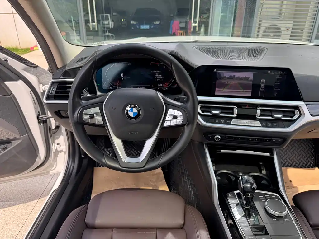 BMW 3 Series 2019 — фото 18