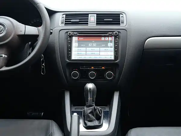 Volkswagen Sagitar 2014