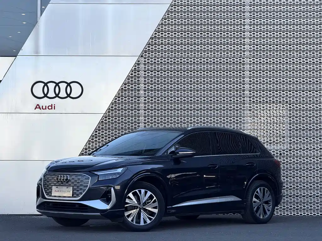 Audi Q4 e-tron 2023 — фото 1