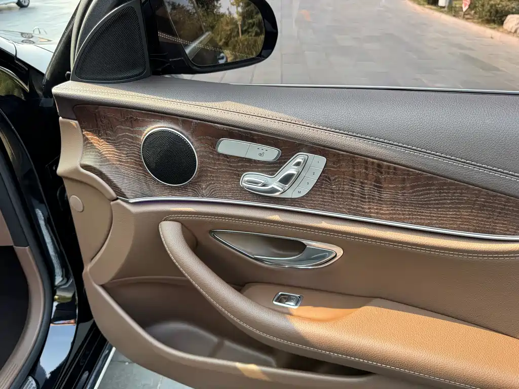 Mercedes-Benz E-Class 2020 — фото 20