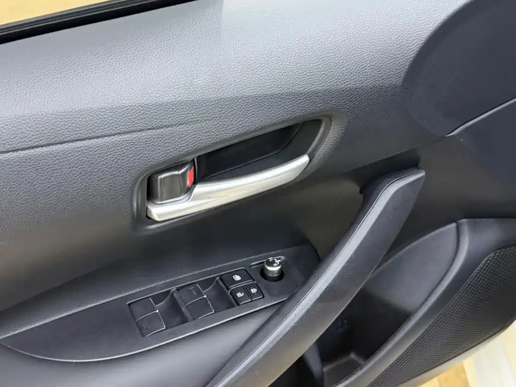 Toyota Corolla 2023 — фото 10