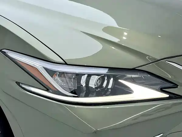 Lexus ES 2020