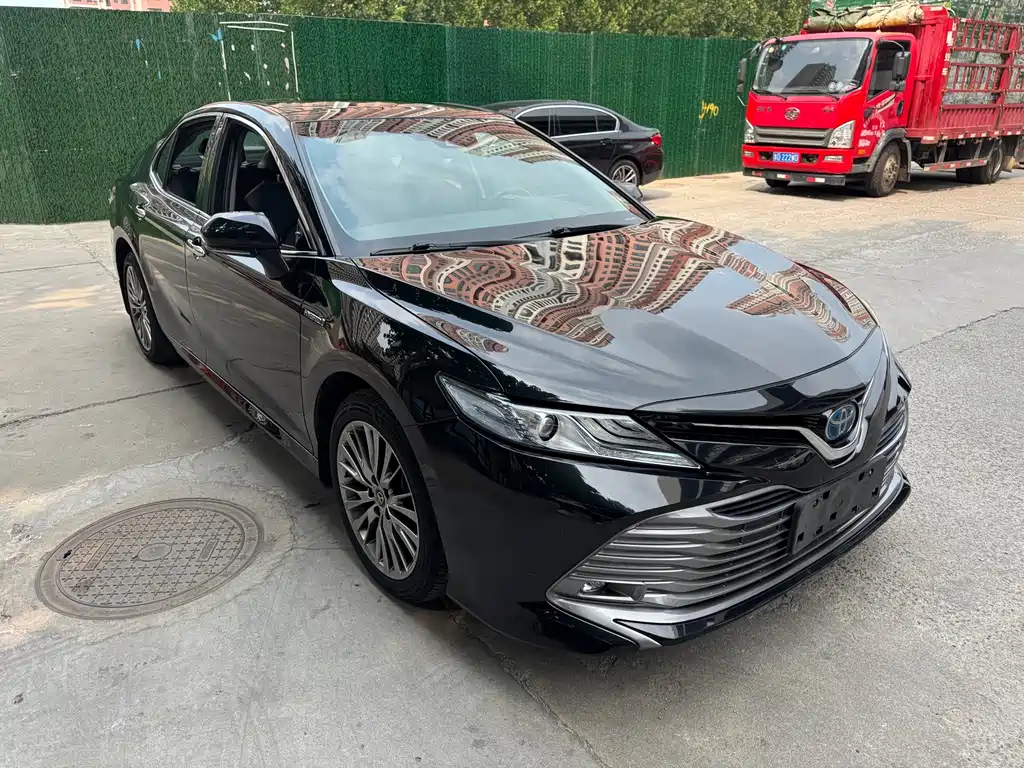 Toyota Camry 2018 — фото 7
