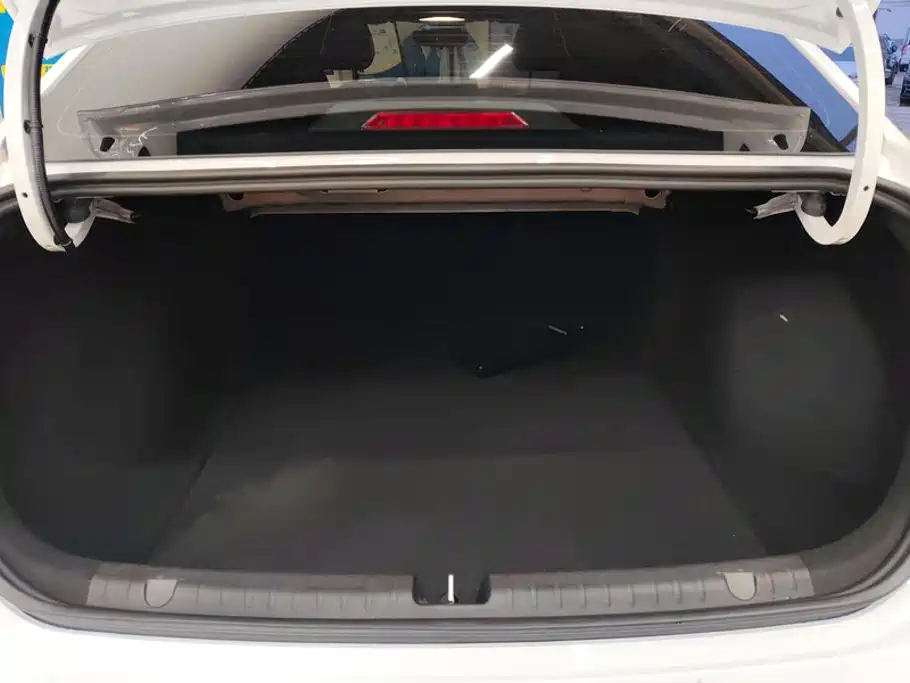Geely Emgrand 2024