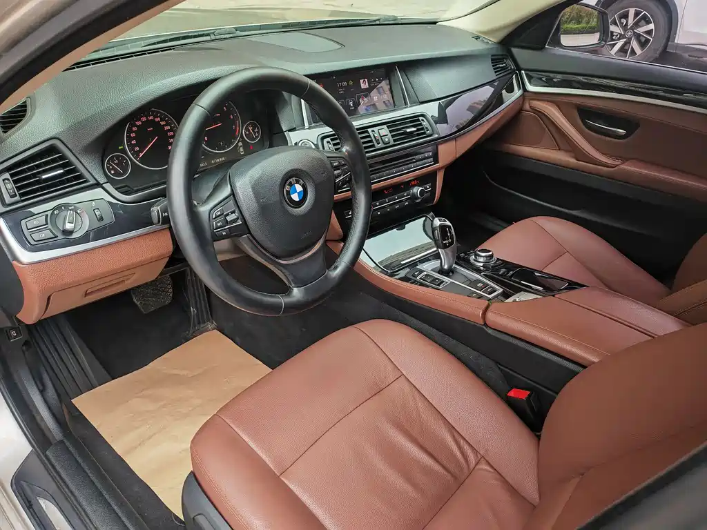 BMW 5 Series 2017 — фото 9