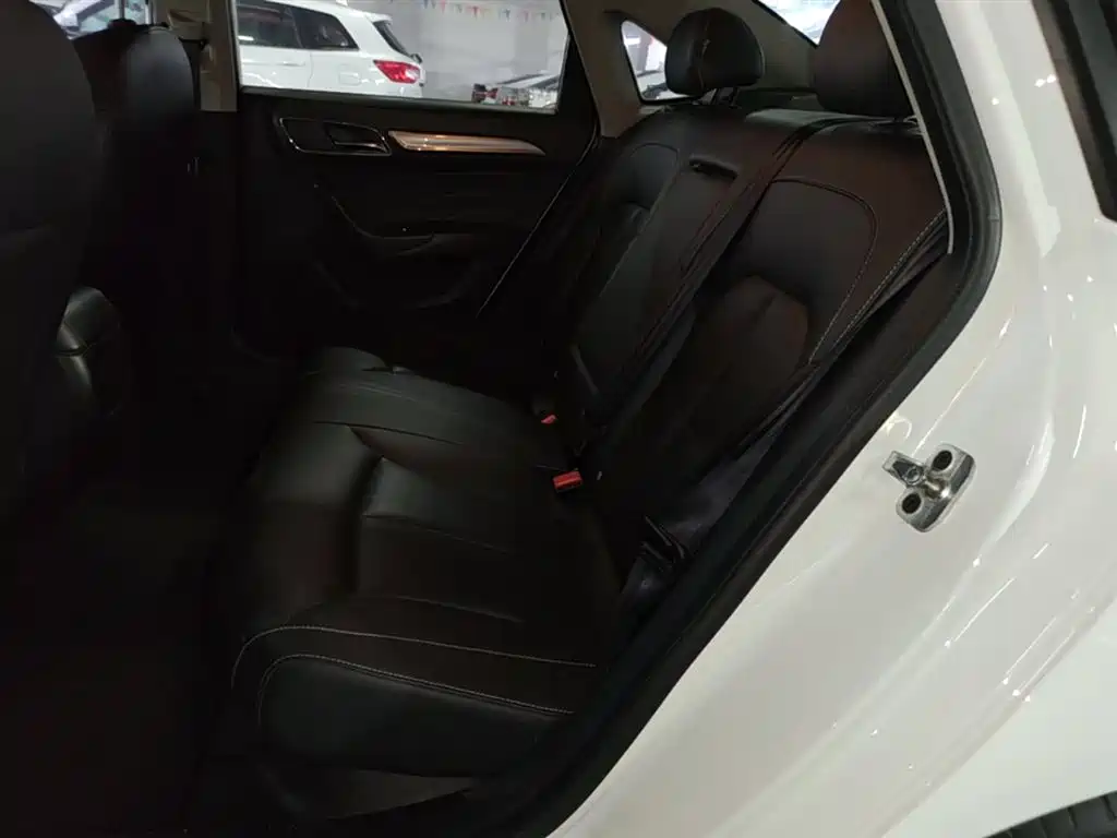 Roewe i6 Classic 2017 — фото 17
