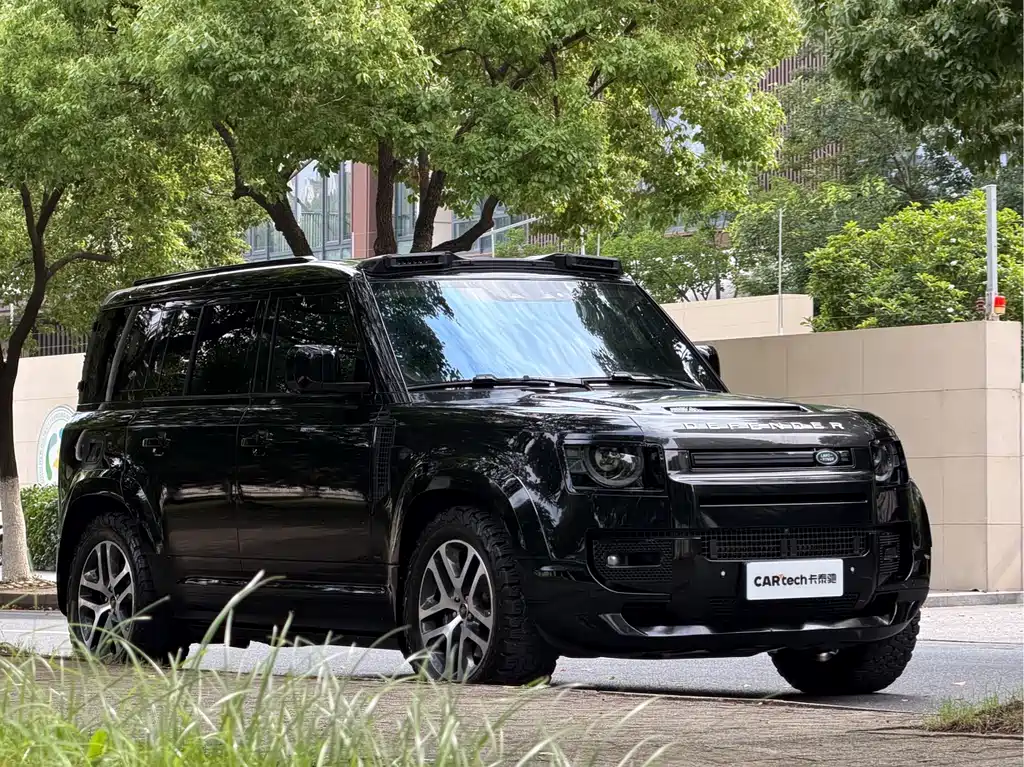 Land Rover Defender 2024