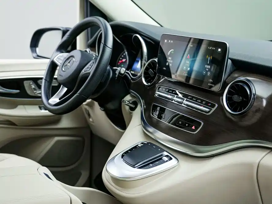 Mercedes-Benz V-Class 2022 — фото 15