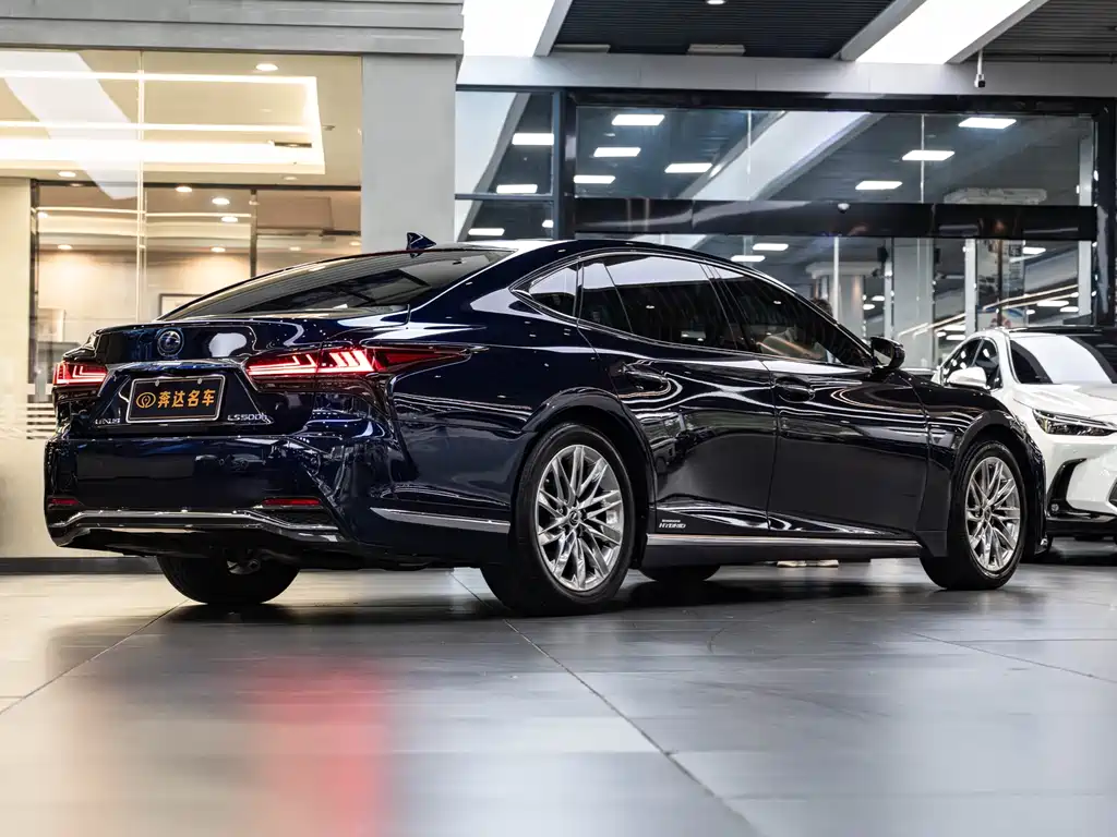 Lexus LS 2022
