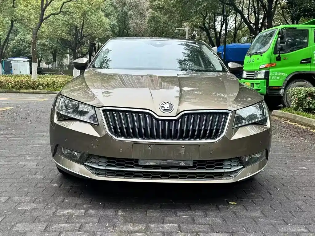 Skoda Superb 2017 — фото 2