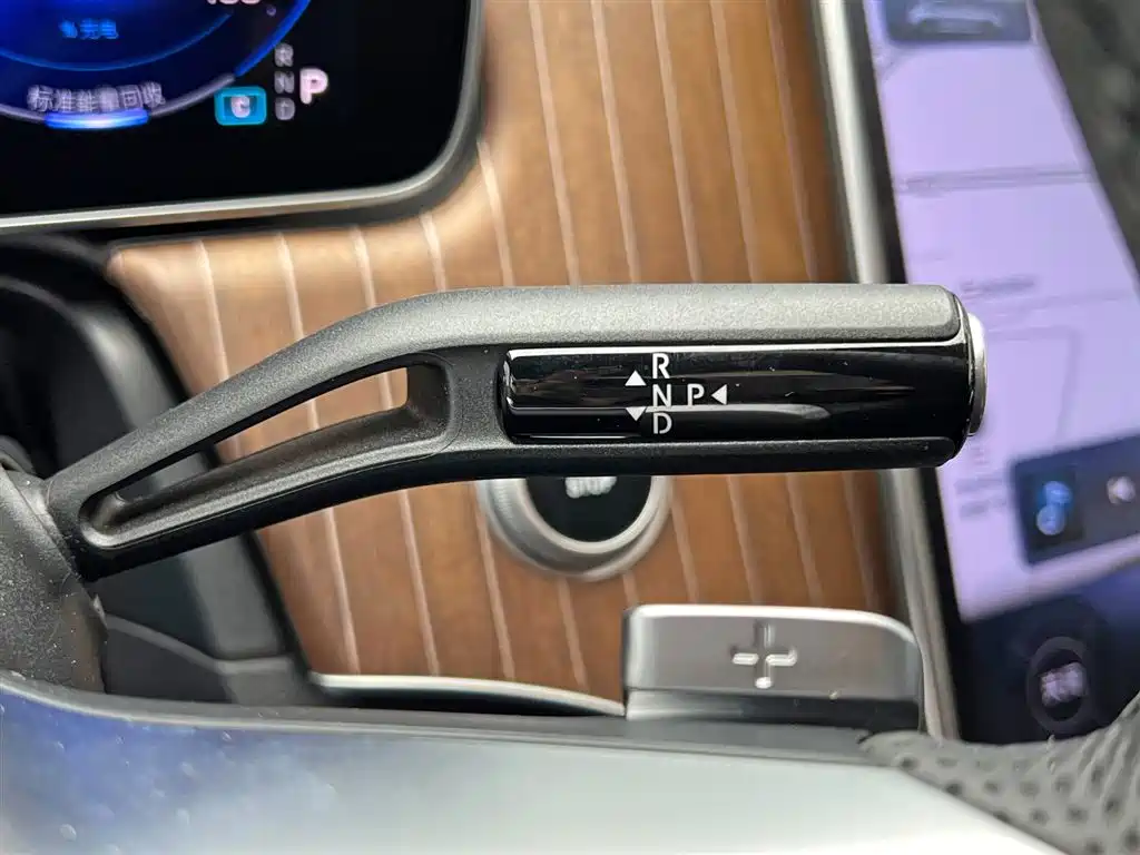 Mercedes-Benz EQE 2025 — фото 15