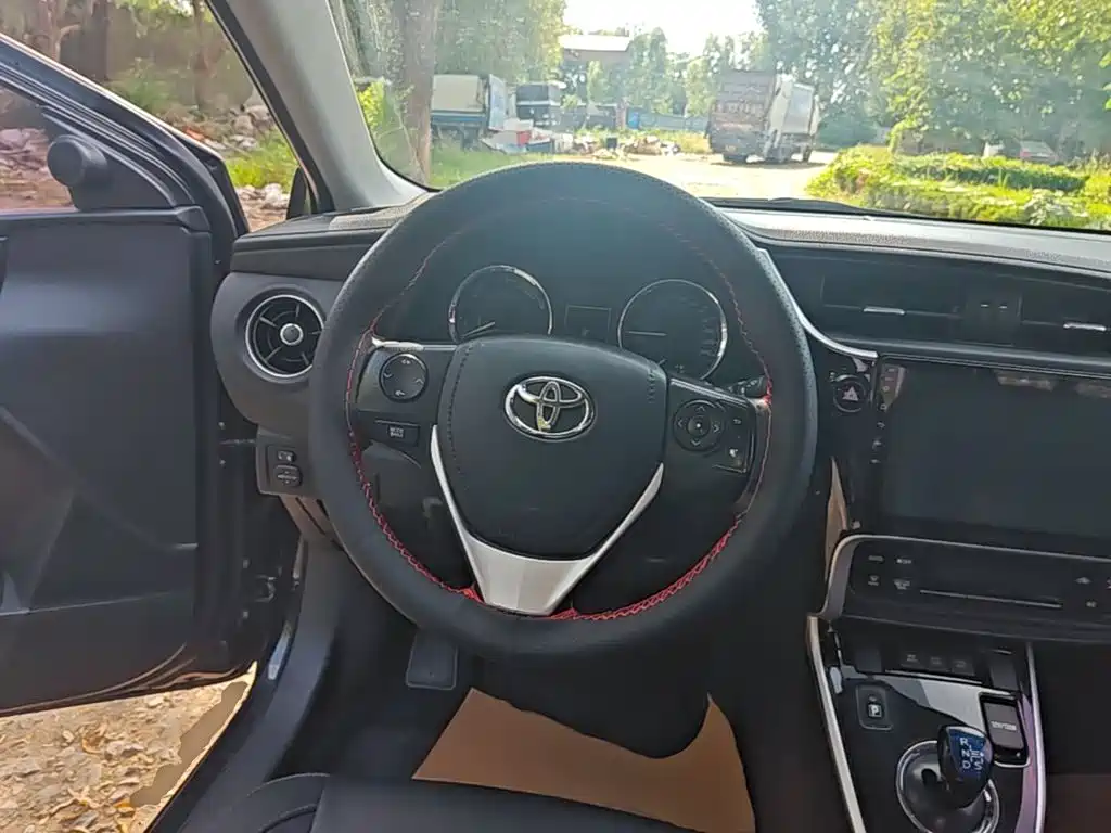 Toyota Corolla 2018 — фото 11