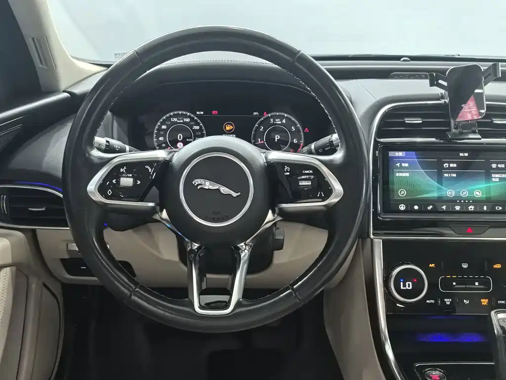 Jaguar XEL 2021 — фото 15