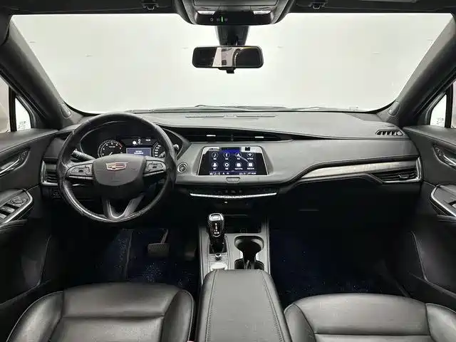 Cadillac XT4 2019 — фото 11