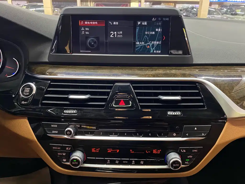 BMW 5 Series 2018 — фото 11
