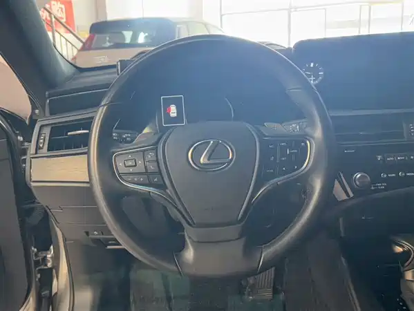 Lexus ES 2022