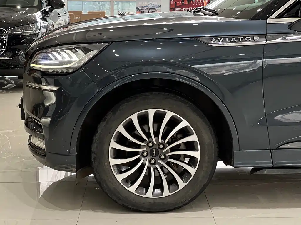 Lincoln Aviator 2023 — фото 10