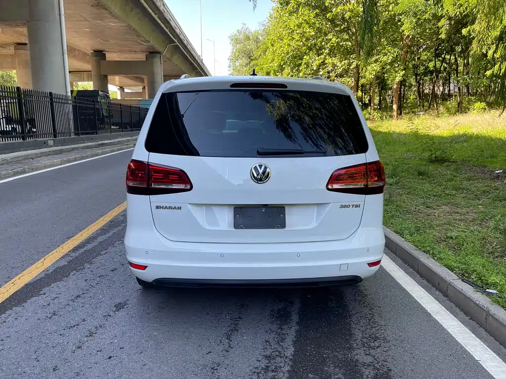 Volkswagen Sharan 2017 — фото 12