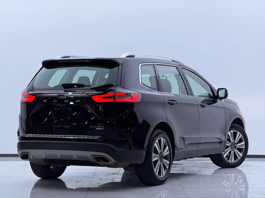 Ford Edge 2023 — фото 18