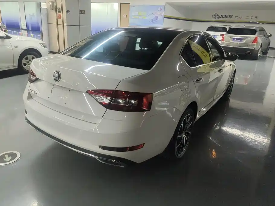 Skoda Octavia 2018 — фото 3